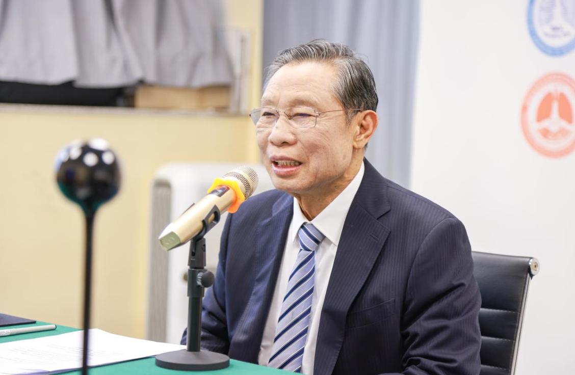 鐘南山在全國(guó)高?？挂叽笾v堂主講新冠疫情動(dòng)態(tài)及應(yīng)對(duì)要點(diǎn)