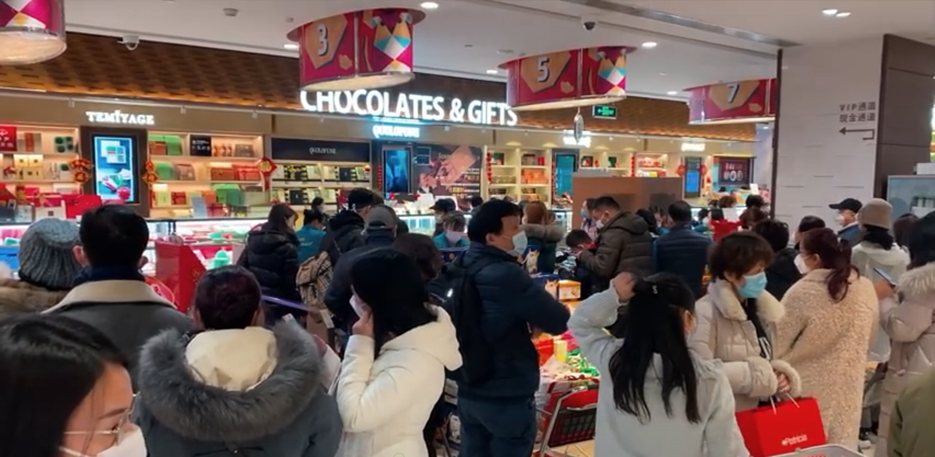 民宿店主鏡頭下疫情下真實(shí)的上海，傳遞希望致敬城市